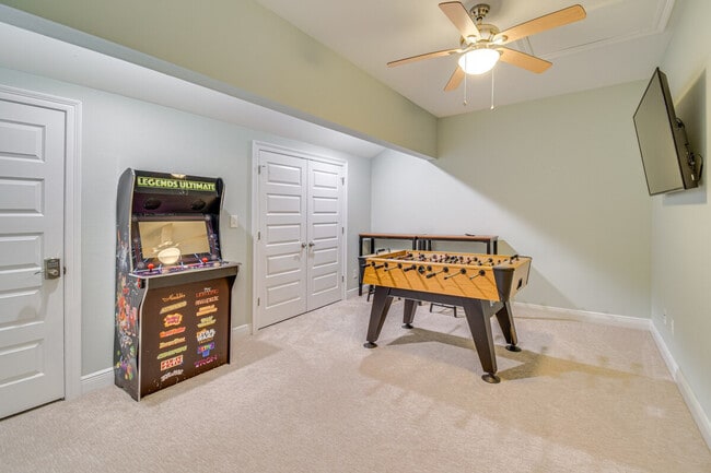 Building Photo - 13941 Del Rio Dr