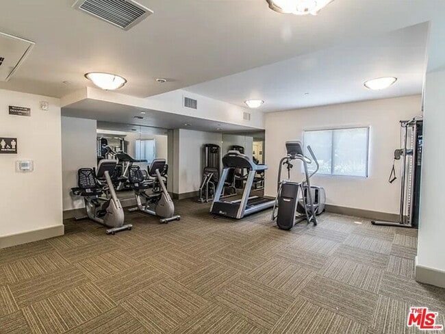 Building Photo - 5015 Balboa Blvd