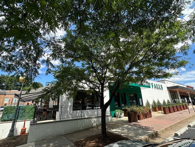 Building Photo - 411 Hampton Ct