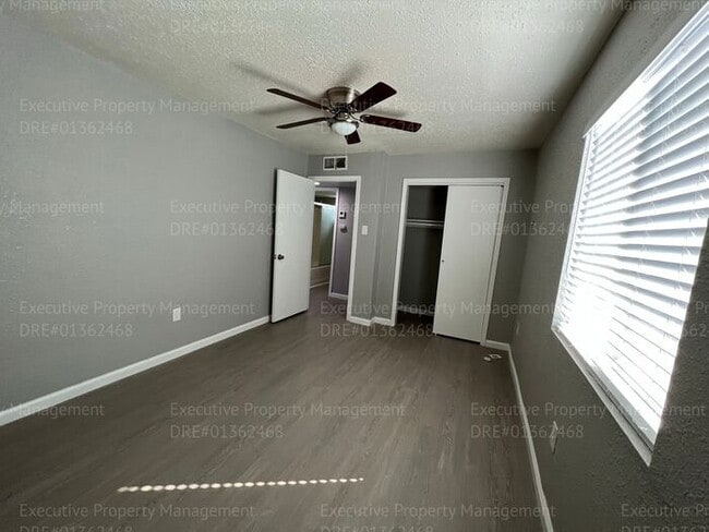 Building Photo - 1 bedroom/ 1 bathroom floor unit.
