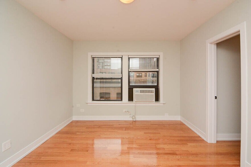 Building Photo - 562 W Arlington
