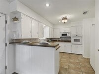 Building Photo - 7022 Kingsbury Dr