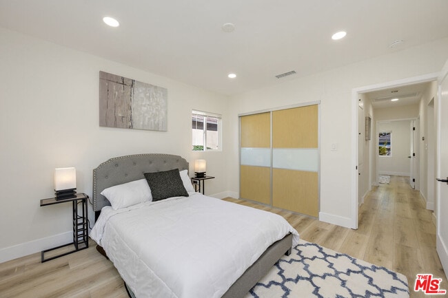 Building Photo - 2936 S Bentley Ave