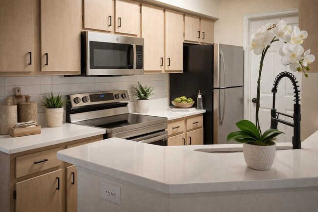 Building Photo - For Rent Beautiful  2/2 First Floor Condo at the Crest close to UCF and Valencia College !!!