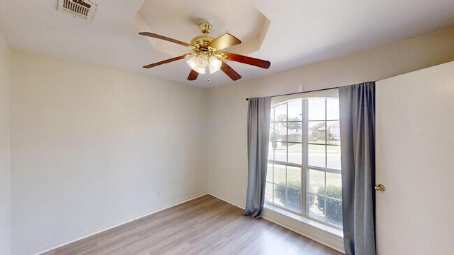 Building Photo - 2802 Woodlands Dr