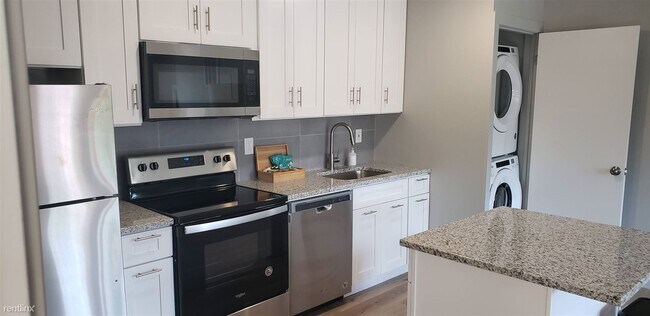 Building Photo - 2 br, 1 bath Apartment - The Metro