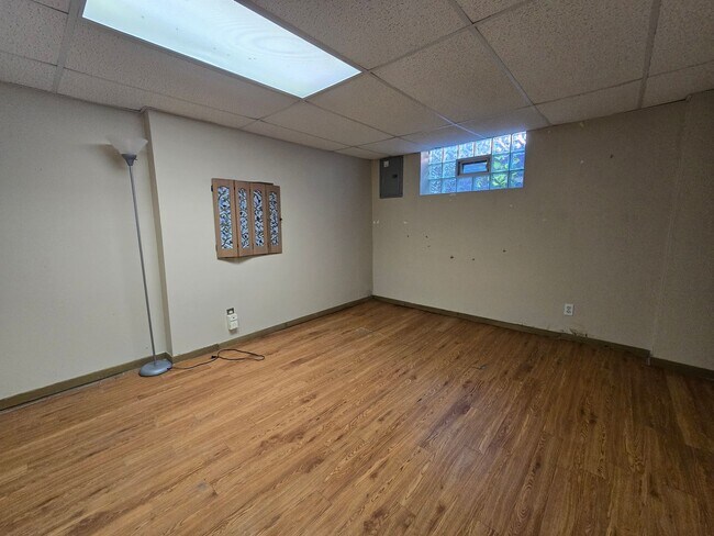 Building Photo - Beautiful 3 Bedroom Home - Garden City