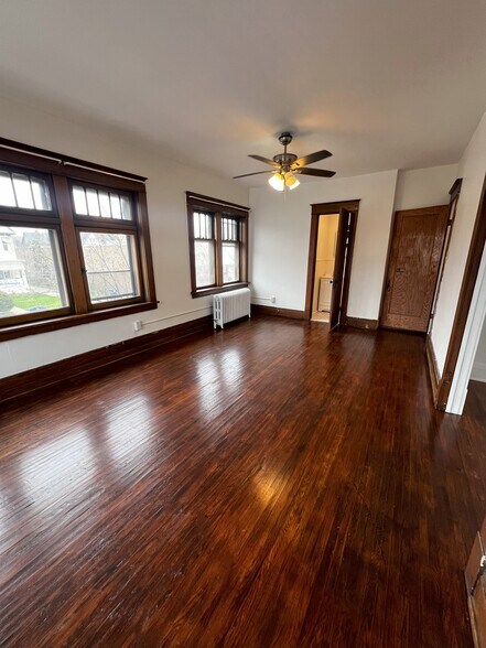 Living Room - 1928 S Park Ave