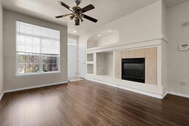 Building Photo - $2,695- 3 Bed, 3 Bath Updated Townhouse wi...