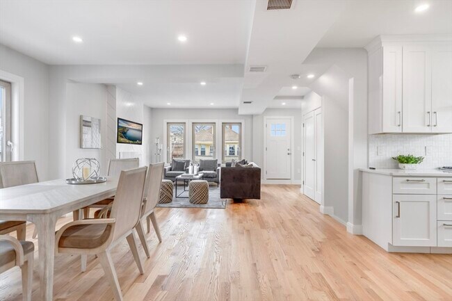 Building Photo - 15 Melville Rd