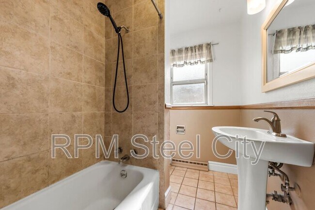 Building Photo - 1529 Alexander Cir