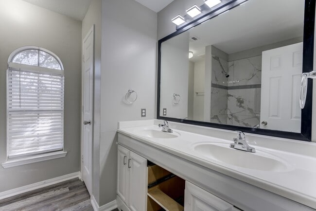 Building Photo - 12415 Silversmine Dr