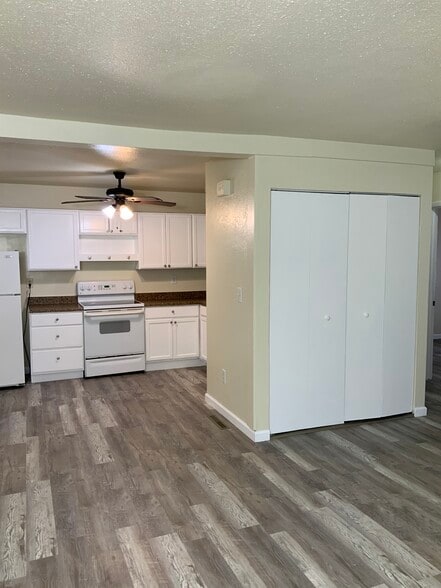 Kitchen and dining area - 4324 Ericson Dr