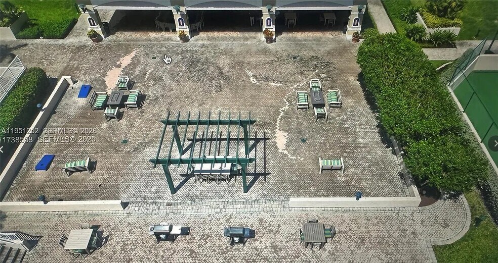 Building Photo - 3020 NE 32nd Ave