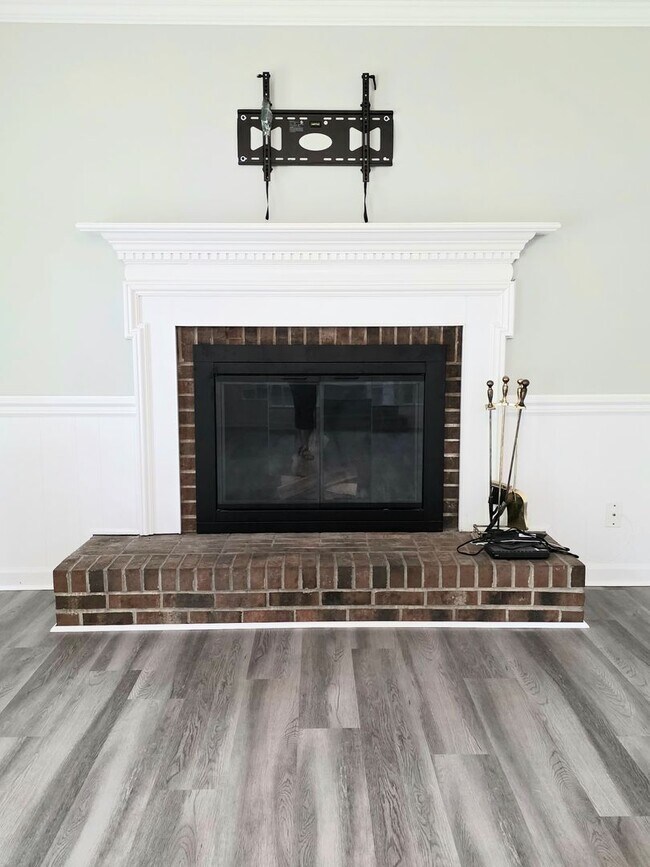 Building Photo - 415 Rosewood Ln