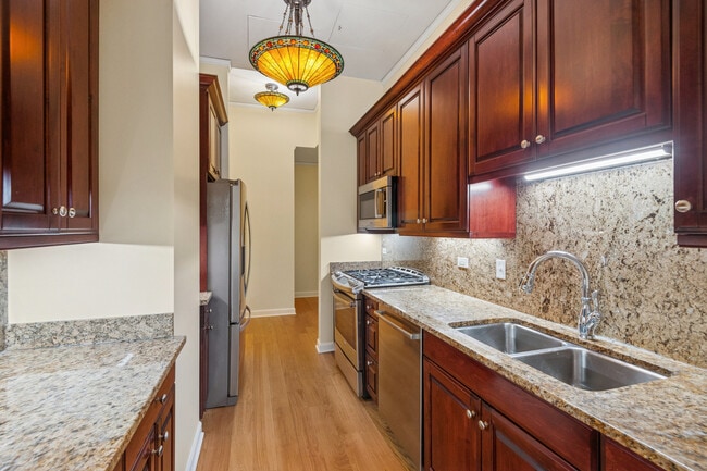 Building Photo - 201 N Westshore Dr