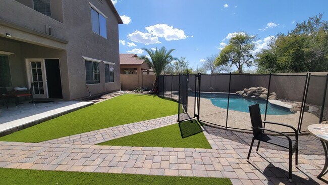 Building Photo - Gorgeous 5 Bedroom 3.5 Bath Stetson Valley...