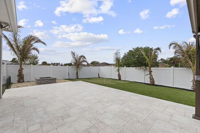 Building Photo - 681 SW Millard Dr