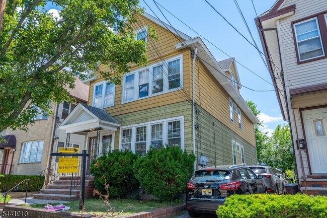 Building Photo - 103 Knapp Ave
