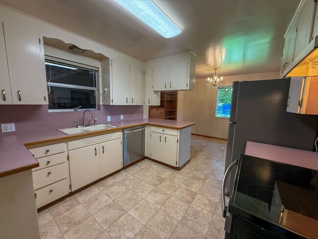 Building Photo - 3bd/1.5ba Edmonds Home