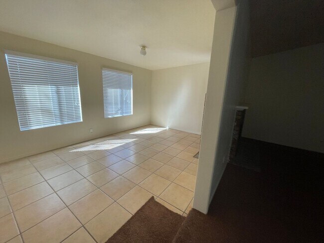 Building Photo - Hesperia-Refurbished- 3 Bedrooms, 2 Bathro...