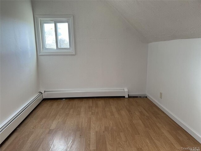 Building Photo - 33 Clarissa Dr