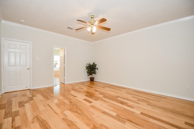 Building Photo - 20735 Park Pine Ln