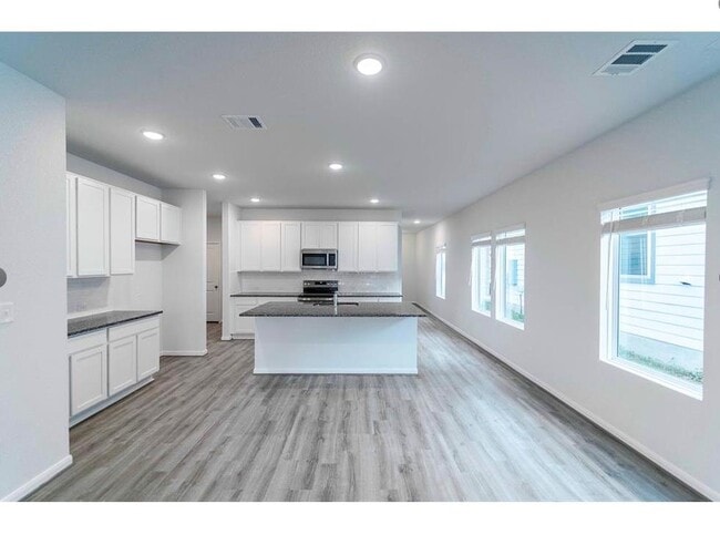 Building Photo - 201 LT Rusty Dr