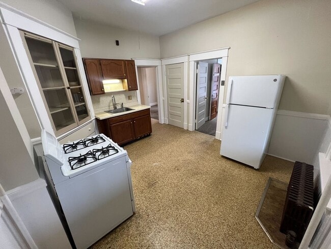 Building Photo - 28 Columbia St