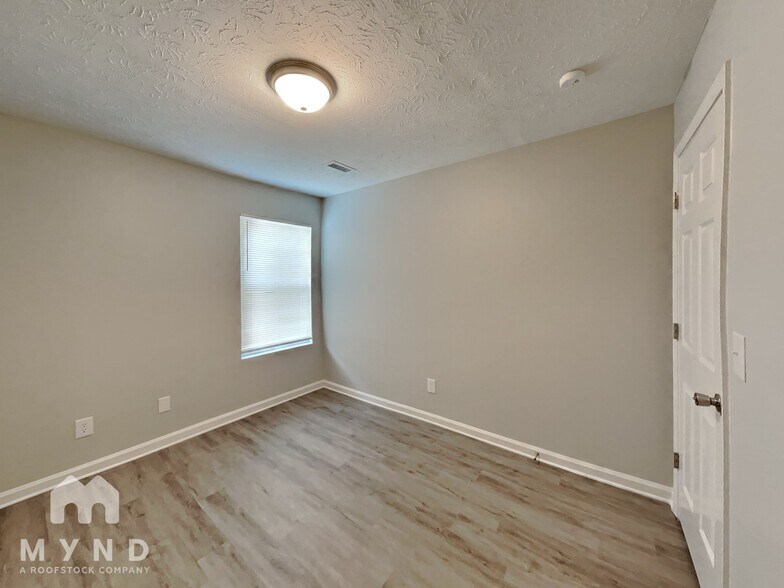 Building Photo - 136 Crystal Brook
