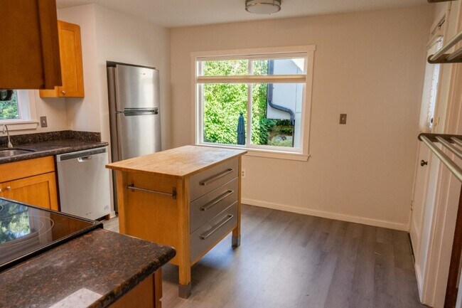 Building Photo - 4Bd/2Ba Seattle House