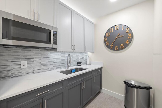 Building Photo - 1010 Central Ave N