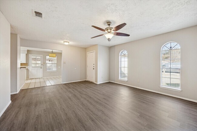 Building Photo - 7323 Wovenwood Ln