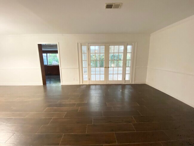 Building Photo - 23 Waynel Cir SE