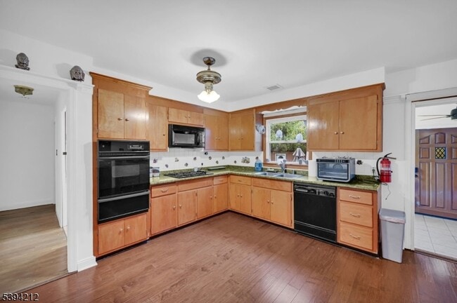 Building Photo - 328 Minute Arms Rd