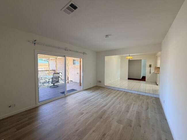 Building Photo - 1445 Sonoma Dr