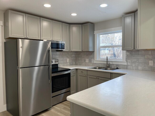 Building Photo - 2260 S 10th St W