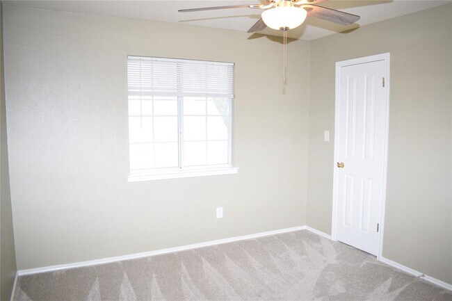 Building Photo - 30007 Oakland Hills Dr