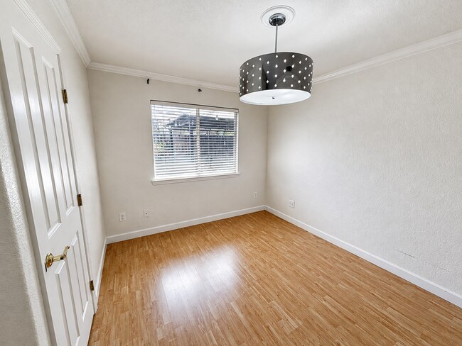 Building Photo - 8036 Glenbar Way