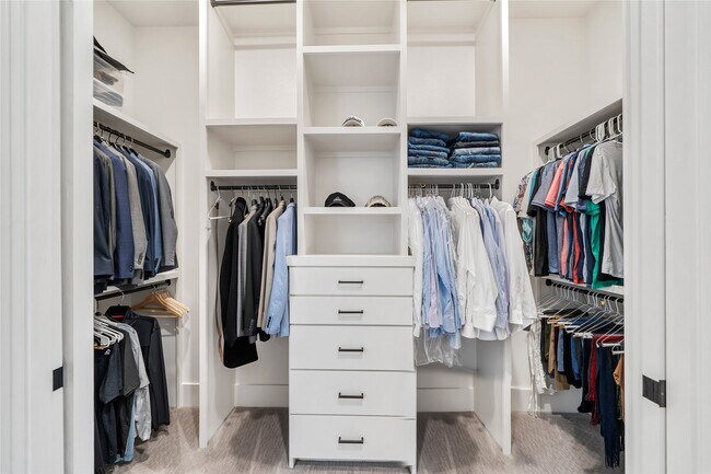 Building Photo - 620 E 26th St