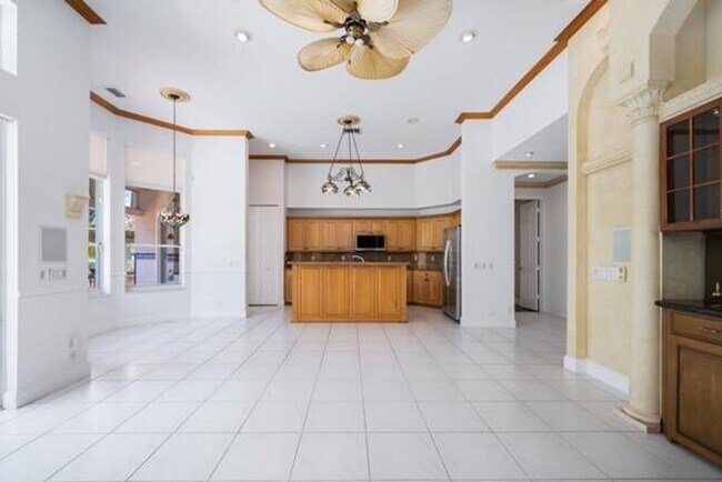 Building Photo - 576 NW 120th Dr