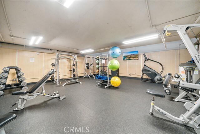 Building Photo - 10982 Roebling Ave