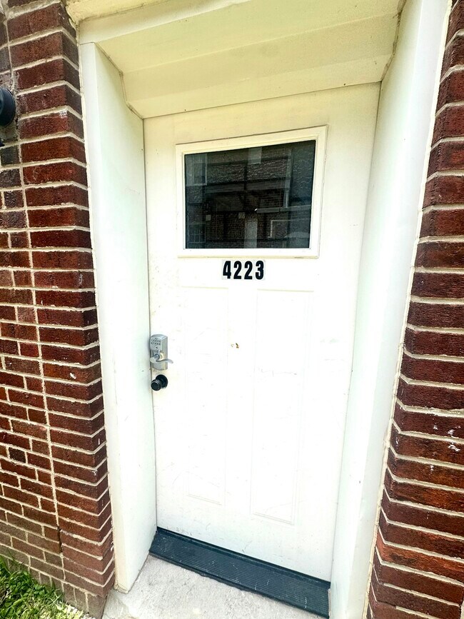 Building Photo - 4223 Ellenwood Ave