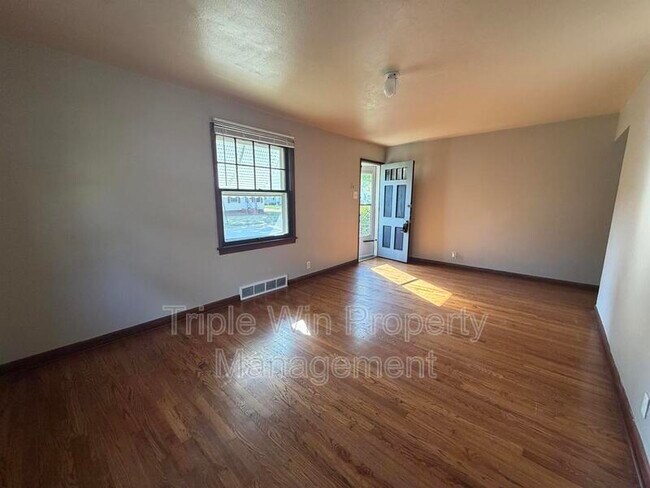Building Photo - 7417 Pleaseway Dr