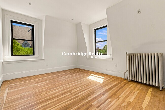 Building Photo - 54 Harvard St