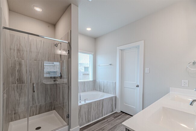 Building Photo - 21606 Wave Holw Dr