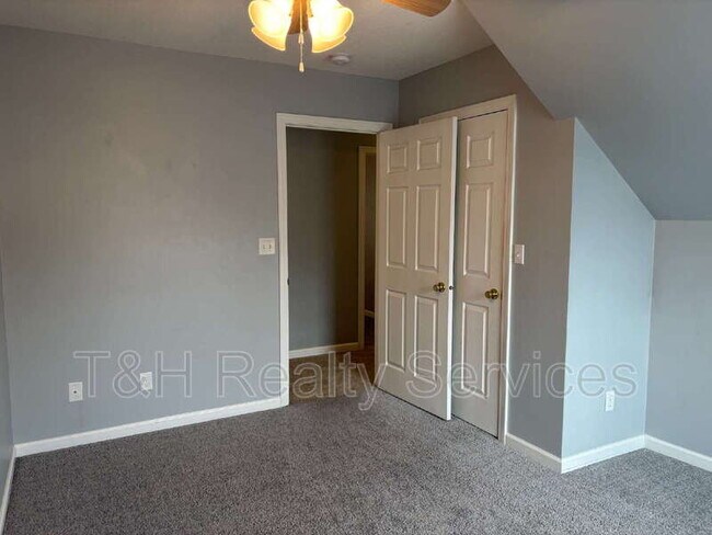 Building Photo - 409 W Washington St