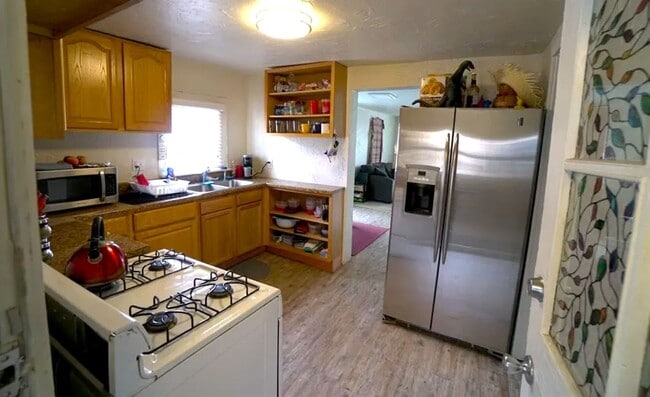 Building Photo - El Paso St (519 S)