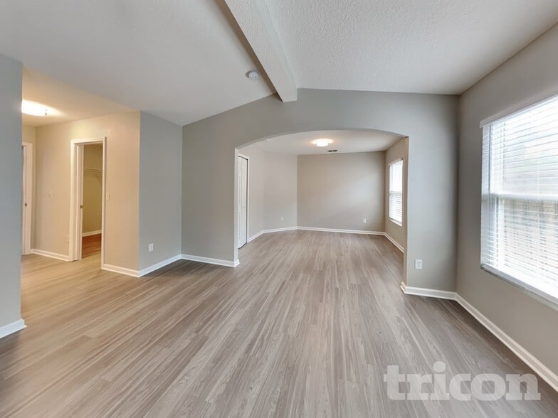 Building Photo - 621 Birchbark Trail