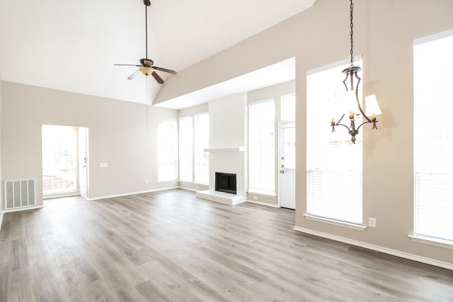 Building Photo - 1332 Overlook Dr